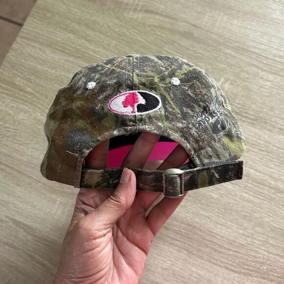 NWOT … MOSSY OAK Camouflage Cap with Pink Accents - Picture 2 of 3